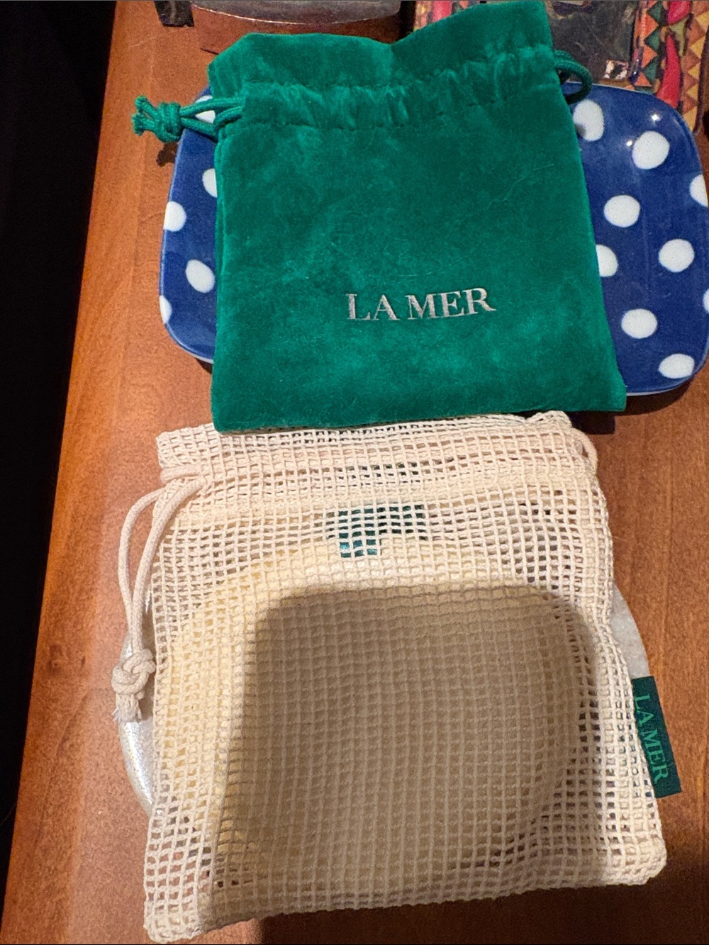 La Mer Velvet Drawstring Pouch in Emerald